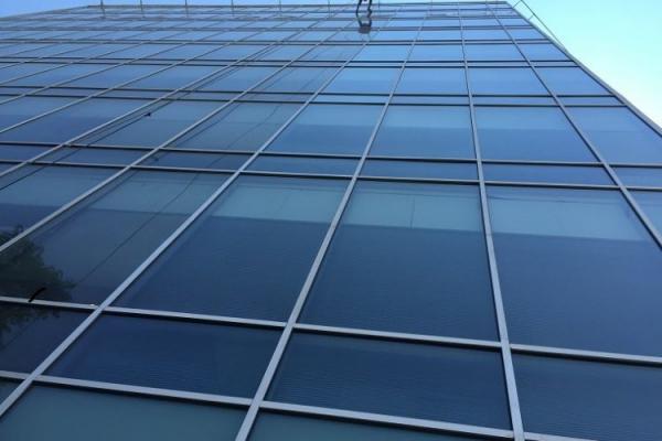 جدیدترین اجرای نمای شیشه ای لوور در بناها
